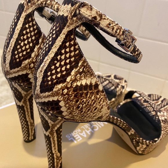 New Auth Michael Kors Embossed Leather heels - Picture 10 of 11